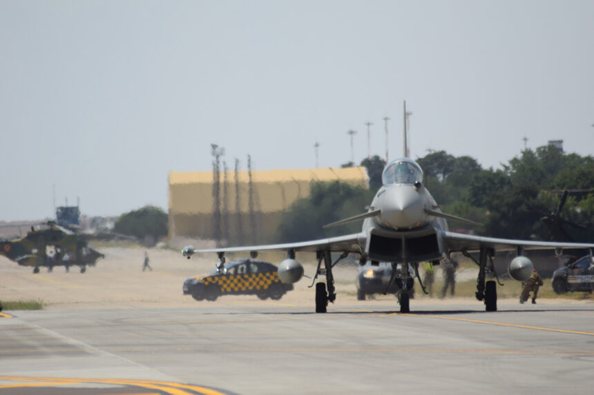 atentie au loc zboruri supersonice ale fortelor aeriene romane germane si americane de la baza 57 mihail kogalniceanu 692493f877281