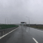 atentie soferi se circula pe carosabil umed pe majoritatea drumurilor din tara 691c1d2bc63de