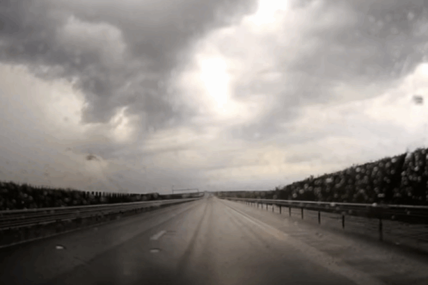 atentie soferi se circula pe carosabil umed pe majoritatea drumurilor din tara 691d60dac2cc2