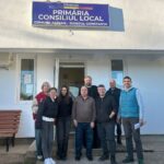 caravana arhiepiscopiei tomisului a ajuns in comuna aliman primarul george nicola pachetele vor fi distribuite copiilor din familiile vulnerabile 69249781e9ffb