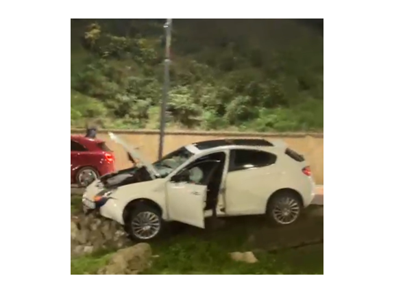 cascadorie in toiul noptii pe strada termele romane un sofer a intrat cu masina in vestigiile de la poarta 1 692a12469ca6b