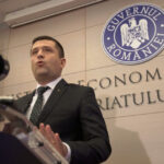 ce cv are ministrul care il inlocuieste temporar pe ionut mosteanu la aparare a absolvit doua facultati dintre care una ca hobby 69299dcd8388d