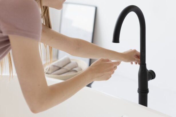 cnsu apa potabila din rezervele de stat trimisa catre cele 14 localitati din prahova si dambovita afectate de criza apei de la barajul paltinu 692c87859704c