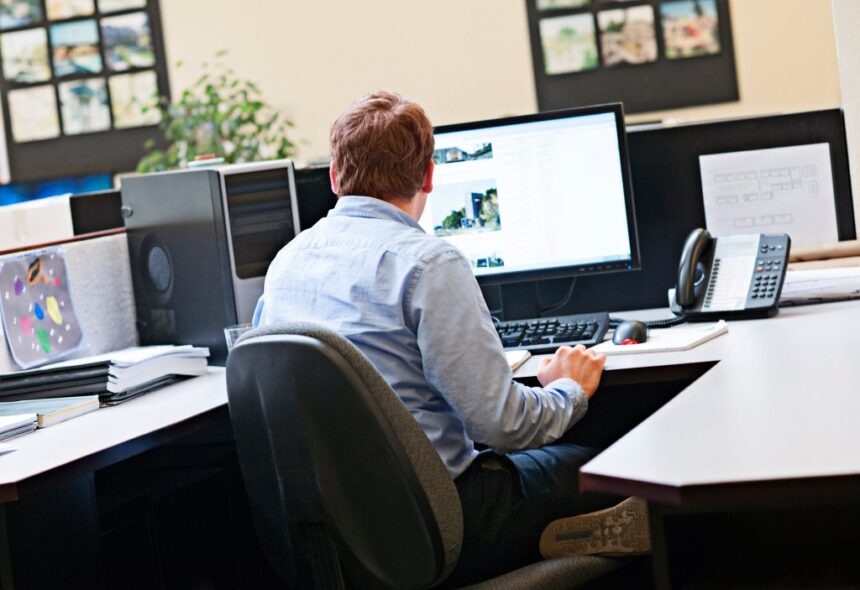 concediat ilegal reangajat doar pe hartie ce pot face angajatii cand victoria din instanta se transforma intr o batjocora 6913e0b32d16b