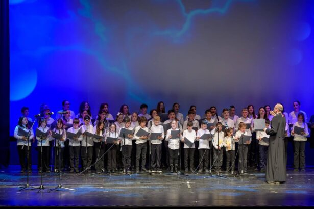 constanta concert caritabil de craciun dedicat stefaniei o fetita de 12 ani diagnosticata cu tripareza spastica evenimentul ajuns la a xi a editie organizat de parohia sfantul vasile cel mare si 6920c9aa412b9