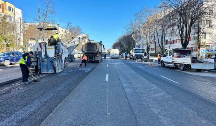 continua lucrarile de asfaltare a carosabilului pe strada dezrobirii din constanta 6927f04e738fc