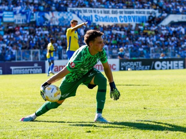 doi jucatori de la farul constanta convocati la nationala de tineret a romaniei 69131257799e3