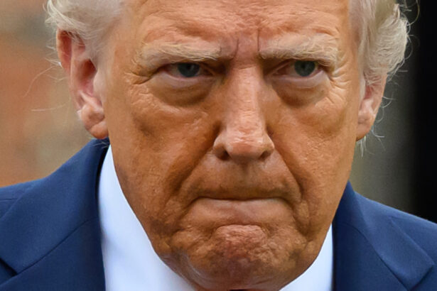 donald trump a ramas fara voce dupa ce a tipat in timpul unei discutii despre comert unii oameni sunt prosti m am enervat 691c38da6ca24