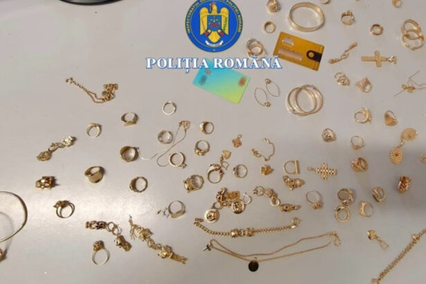 doua persoane acuzate ca au furat bijuterii si bani in valoare de 200 000 de lei au fost prinse in timp ce ieseau din tara 69132509dffaa