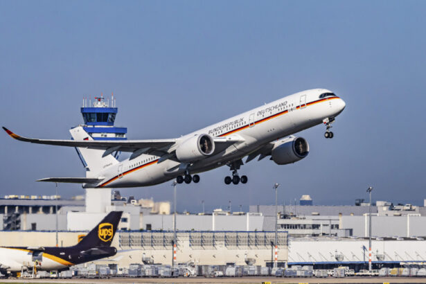 dupa precedentul creat ieri de romani trei britanici au fugit dupa avion tot pe pista aeroportului din koln ce spune politia germana 6925c0b25e1eb