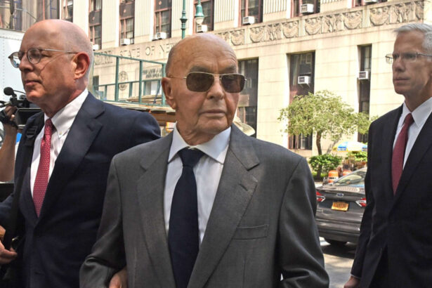 dupa rudy giuliani si changpeng zhao trump il gratiaza si pe miliardarul joe lewis fostul proprietar al clubului tottenham 6916e88e26dca