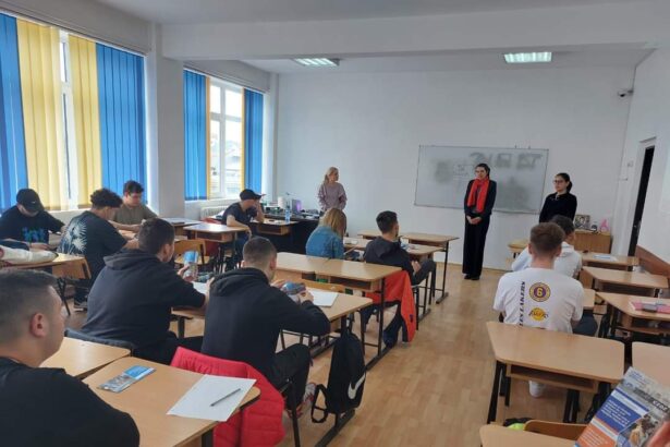 elevii de clasa a xii a din constanta ar putea sta vinerea acasa un proiect pilot 6911bc96913f5