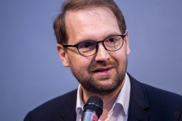 exclusiv dominic fritz oana gheorghiu e un atu pentru guvern in spatele ei se afla romanii care doresc reformarea pensiilor speciale 69139ccc59f8a