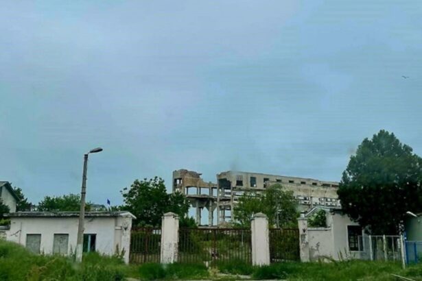 fosta uzina din orasul ovidiu ajunsa o ruina periculoasa va fi demolata 691cff141e297