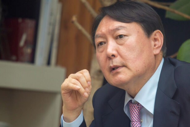 fostul presedinte sud coreean yoon suk yeol inculpat pentru favorizarea inamicului si abuz de putere 69118d4043211