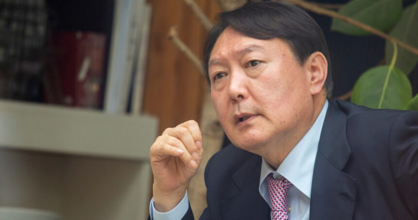 fostul presedinte sud coreean yoon suk yeol inculpat pentru favorizarea inamicului si abuz de putere 69118d4043211