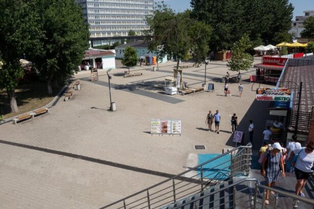 fostul sef al administratiei pietelor vrea sa ridice o vila turistica in zona perla din mamaia in locul unei cladiri vechi 69145f8fafb7a