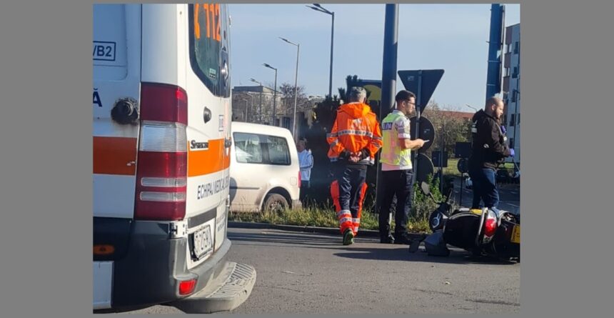 foto accident cu un moped in sensul giratoriu de la doraly 6921ae2f28550