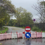 foto din cauza potentialului risc de surpare circulatia rutiera a fost inchisa pe o portiune a strazii valea portului 691d92fbc4a32