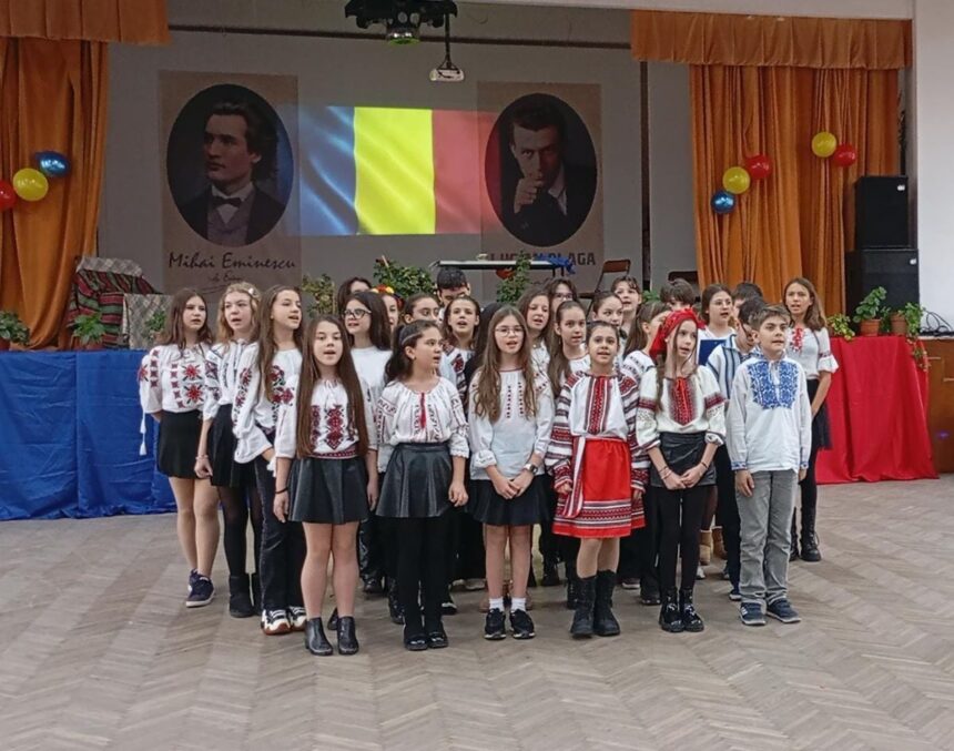 foto elevii liceului teoretic lucian blaga din constanta au sarbatorit ziua nationala cu cantece dansuri si plantari de copaci 6929d2f1b78b4