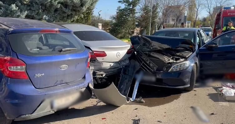 foto grav accident rutier in zona hotelului malibu din mamaia 692477fe13297