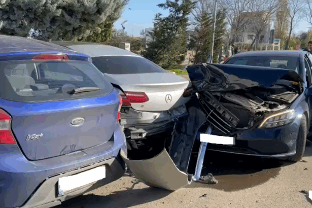 foto video tragedie in constanta dupa ce trei masini s au accidentat la intrare in mamaia in zona malibu un sofer ar fi suferit un infarct 692431814db92