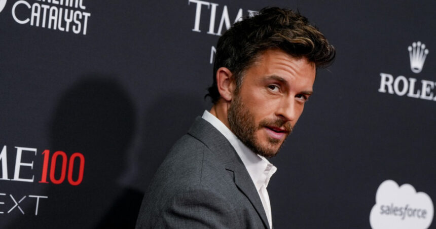 galerie foto jonathan bailey desemnat cel mai sexy barbat in viata in 2025 el este cunoscut pentru rolurile din wicked si bridgerton 6911e95d35298