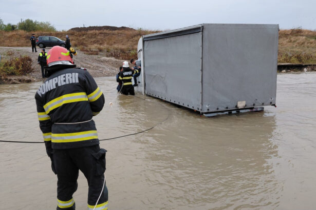hidrologii anunta cod portocaliu de inundatii pana duminica in judetul prahova alte 12 judete sunt sub cod galben 69298e9053334