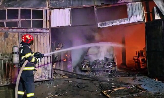 incendiu violent la fosta fabrica munca si arta din municipiul constanta 6922c048816cb