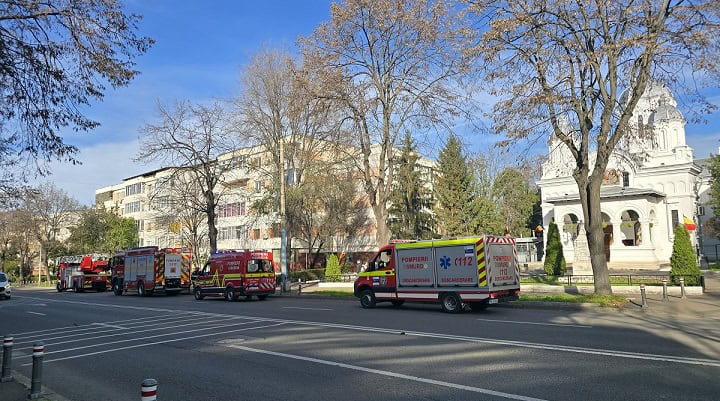 interventie a pompierilor pe bdul tomis din constanta o persoana de 84 de ani transportata la spital 692705a6d94ff
