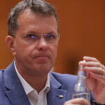 ionut mosteanu a absolvit anii iii si iv intr un singur an universitar legea le permitea acest lucru studentilor exceptionali 69286f8258c07