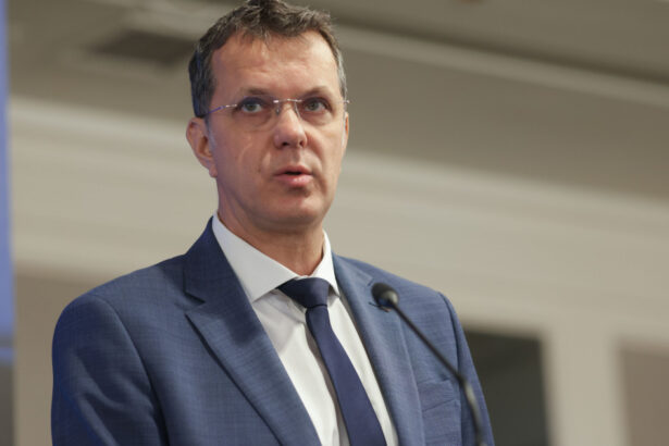 ionut mosteanu si a dat demisia ministrul apararii a luat decizia dupa scandalul diplomelor sale 69297ab241e7c