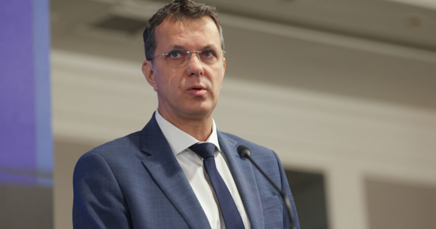 ionut mosteanu si a dat demisia ministrul apararii a luat decizia dupa scandalul diplomelor sale 69297ab241e7c