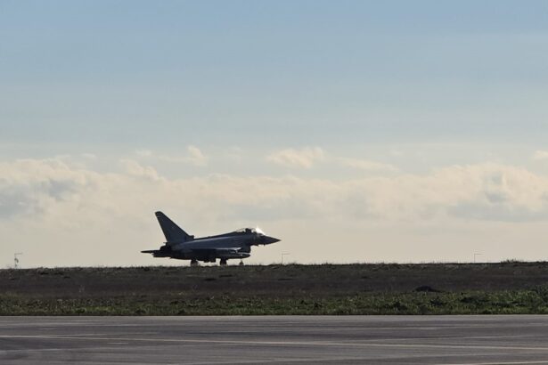 live foto video ministrul apararii ionut mosteanu si comandantul fortelor terestre ale sua in europa si africa prezenti la baza 57 aeriana mihail kogalniceanu 69257180f12dc