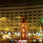 luminitele de sarbatori au fost aprinse in capitala primarul interimar a deschis targul de craciun din piata constitutiei 692b5b1307078