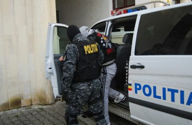 mandat european de arestare emis pe numele unui barbat din cobadin vezi pentru ce infractiuni 6914942851757