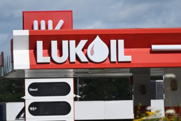 ministrul energiei anunta ca trei companii vor sa cumpere activele lukoil in romania 6925a10c3b8c4