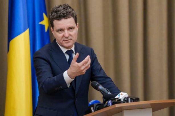 nicusor dan romanii cumpara cu 10 mai putin dar am evitat un scenariu economic extrem 691b0f4e939a8