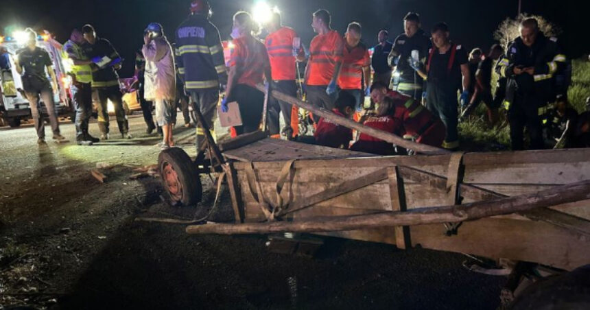 o masina a lovit o caruta pe dn 11b 4 persoane din caruta au fost ranite traficul rutier intrerupt in ambele sensuri 692b2d72c56c4