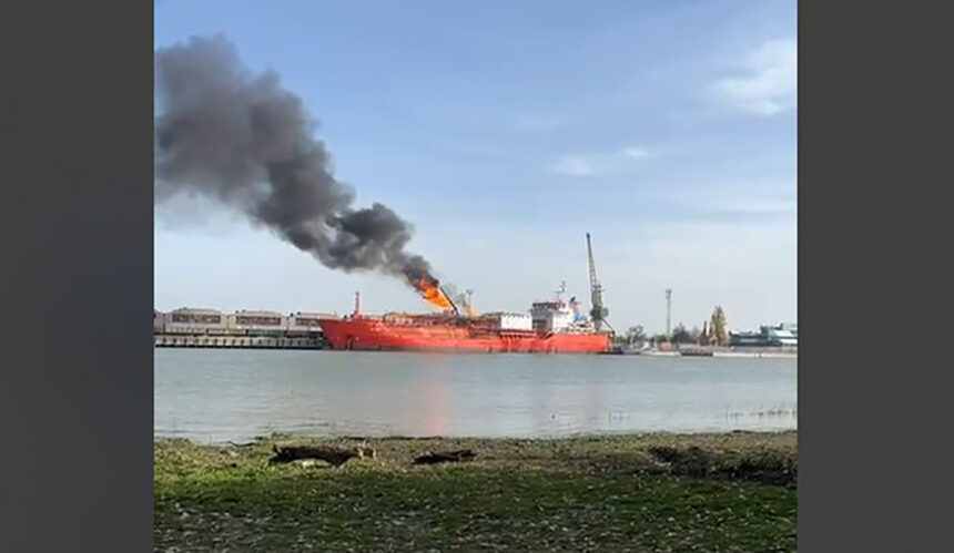 oficial locuitorii din plauru evacuati pericol major de explozie la o nava lovita de dronele rusesti 691aed3094d22