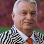 orban arata cu degetul catre acuzatiile de coruptie de la kiev ucraina riposteaza cu o mema virala costum de zebra 69164a1876476