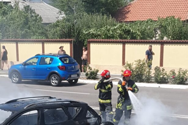 pompierii in alerta arde un autoturism pe o strada din localitatea 23 august 691423cac6f97