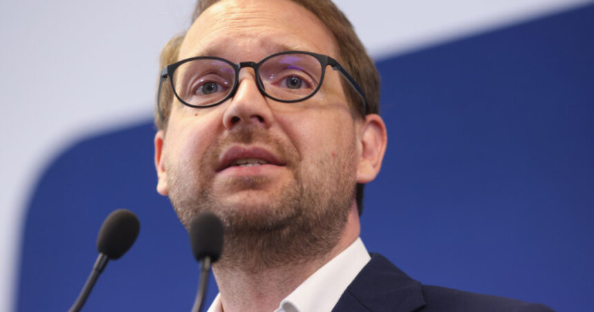 prima reactie a lui dominic fritz dupa ce ionut mosteanu si a dat demisia din functia de ministru al apararii 69297f58ceb09