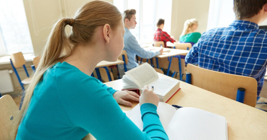 profesor de etica din iasi acuzat de viol agresiunea asupra unei studente a fost surprinsa de camerele de supraveghere 6915853b4cfcb