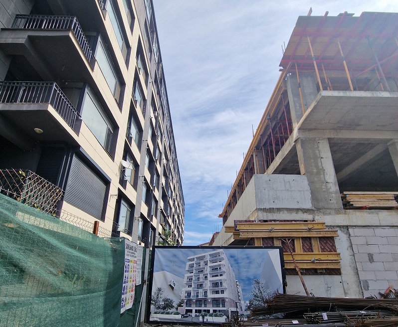 rasturnare de situatie intr un proces deschis de mai multi constanteni pentru anularea autorizatiei unui bloc de pe strada smaraldului 692136ad54c53