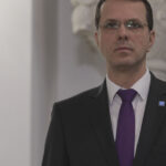 reactii in scandalul diplomei lui ionut mosteanu liderul aur george simion ii cere demisia ce spune guvernul 69285f0ce9b73