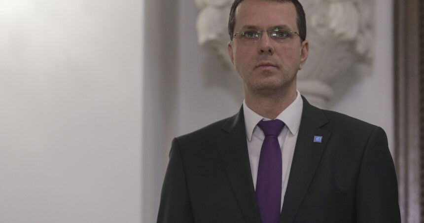 reactii in scandalul diplomei lui ionut mosteanu liderul aur george simion ii cere demisia ce spune guvernul 69285f0ce9b73