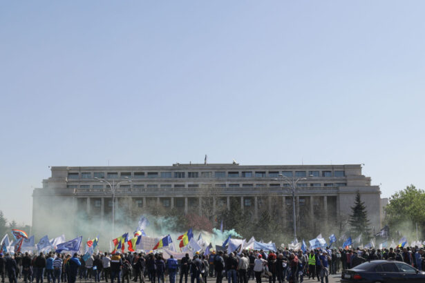 sindicalistii bns protesteaza azi in piata victoriei care sunt revendicarile lor 6914373ce74cc