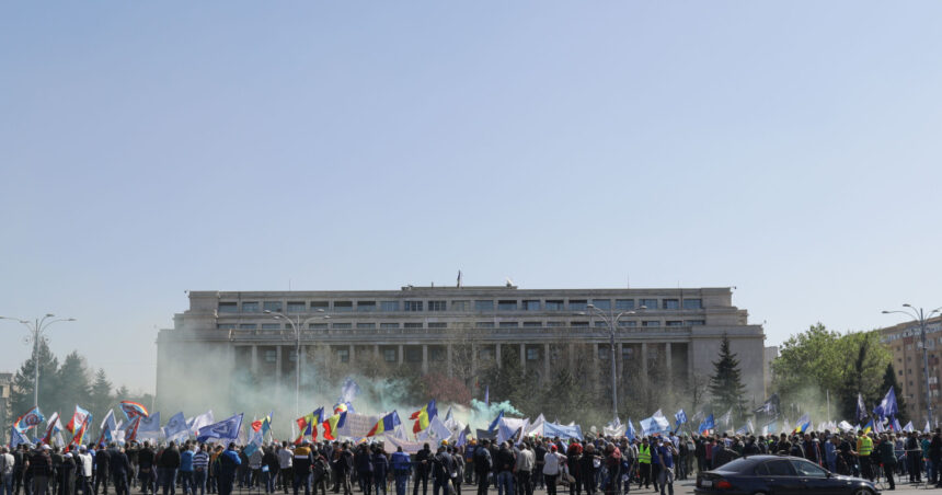 sindicalistii bns protesteaza azi in piata victoriei care sunt revendicarile lor 6914373ce74cc