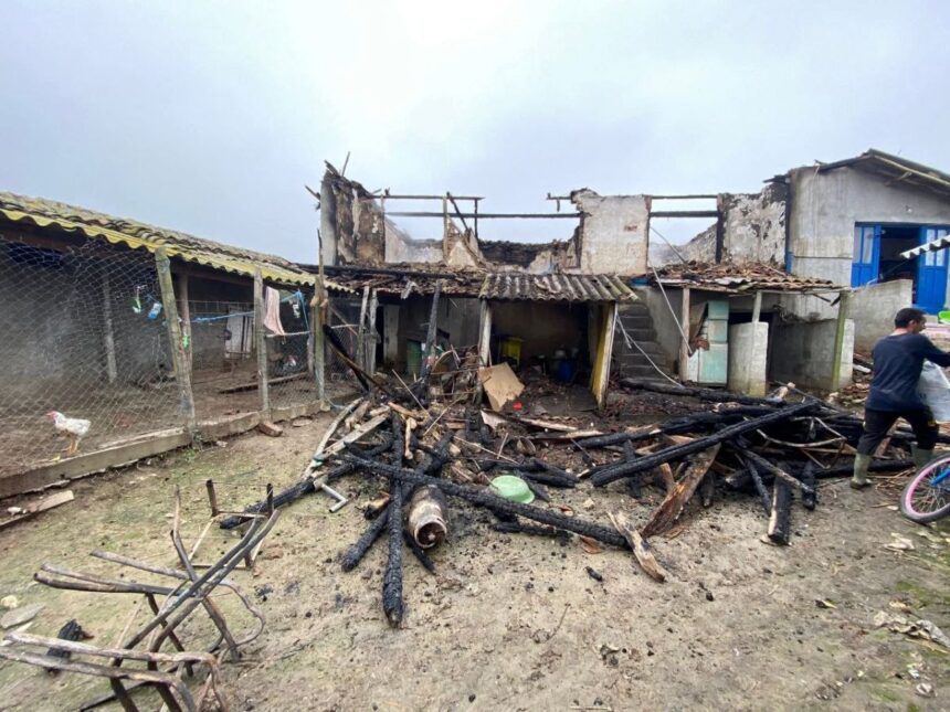 solidaritate la ostrov comunitatea a sarit in ajutorul familiei care a ramas fara casa in prag de iarna 6911e6b179ec7